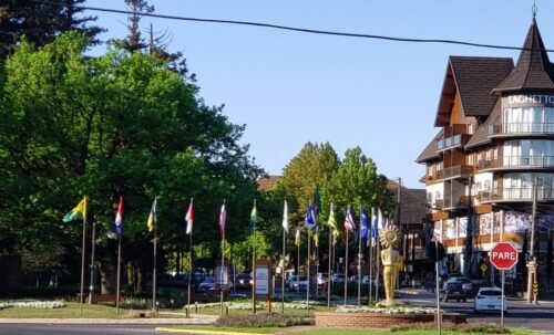Atrativos gratuitos em Gramado RÓTULA DAS BANDEIRAS